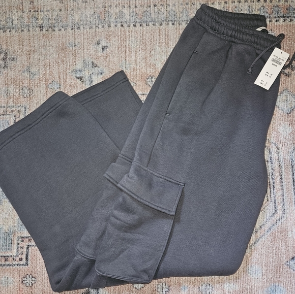 Abercrombie & Fitch wide leg cargo sweatpants - Picture 2 of 5